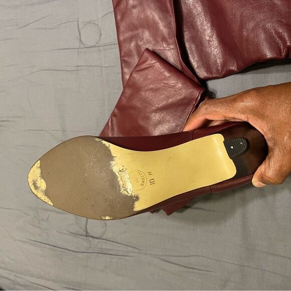 Etienne Aigner Red Heeled Boots with Vintage Flair - Picture 5 of 8